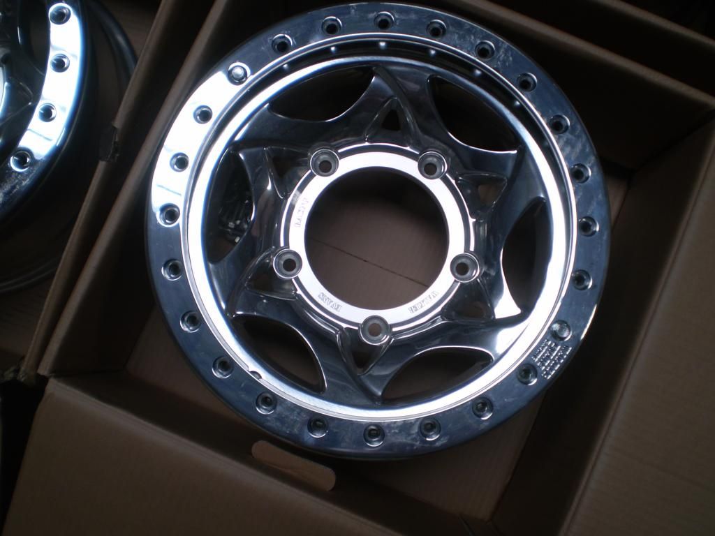 New Walker Evans Bead lock rims 1200 17 x 8.5 Pirate 4x4