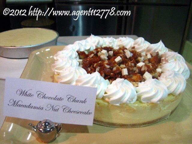 White Chocolate Chunck Macadamia Nut Cheesecake