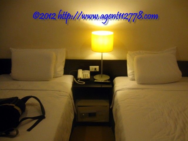 Go Hotel Cybergate - twin bed