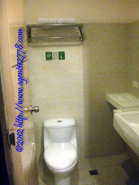Go Hotel Cybergate - water closet